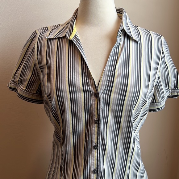 EXPRESS Short Sleeve Blouse - Picture 2 of 7